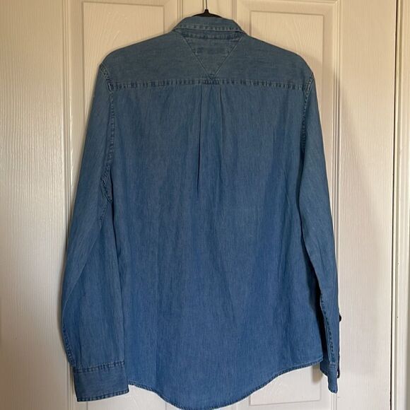 Tommy Hilfiger lightweight denim shirt size M NWT - Picture 3 of 5